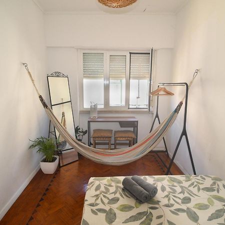 Maria Shared Apartment In Central Лиссабон Экстерьер фото