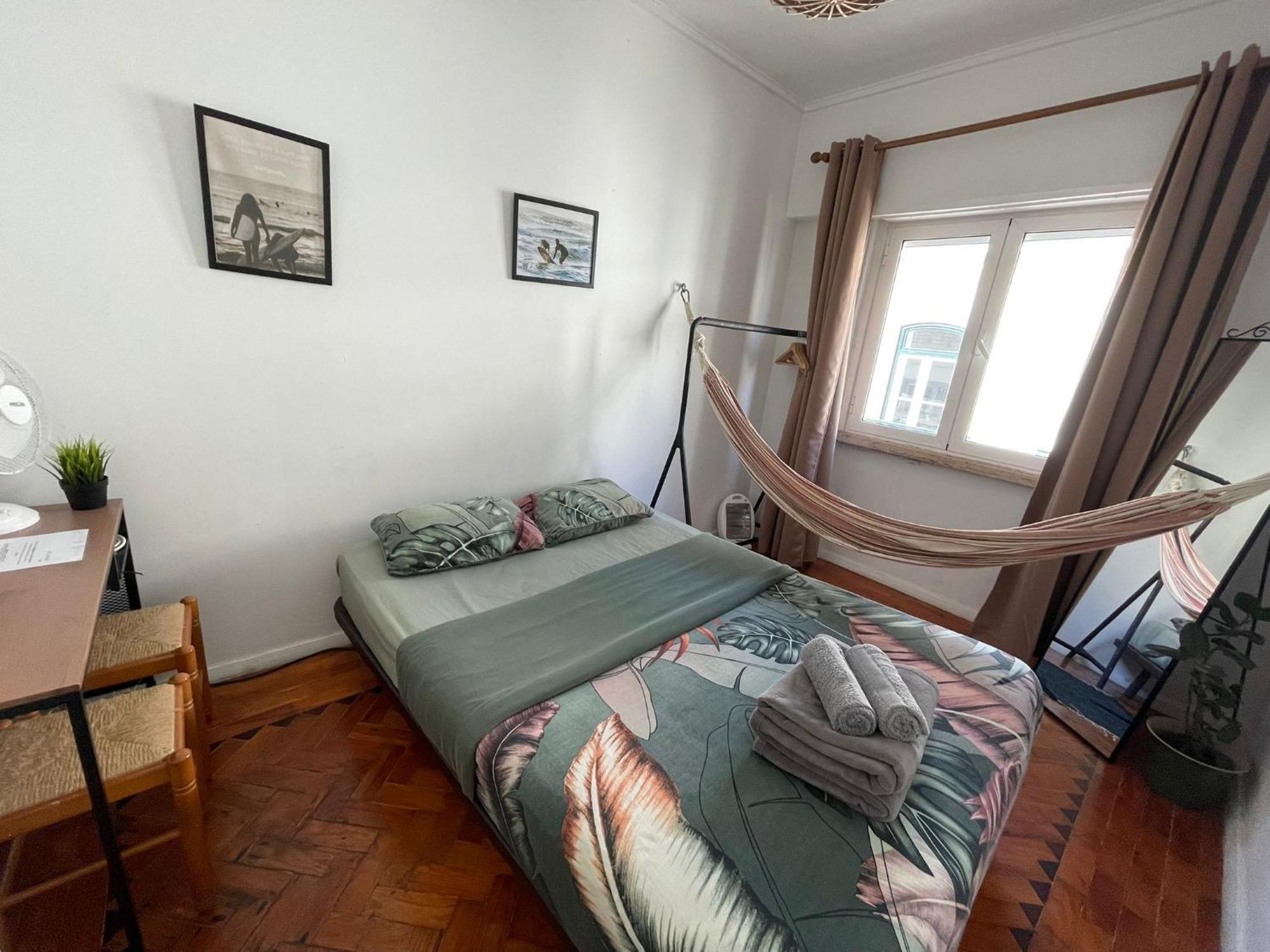 Maria Shared Apartment In Central Лиссабон Экстерьер фото